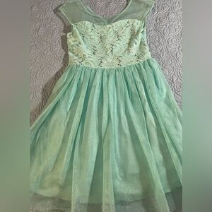 Speechless girl’s pale green special occasion dress. Size 14.